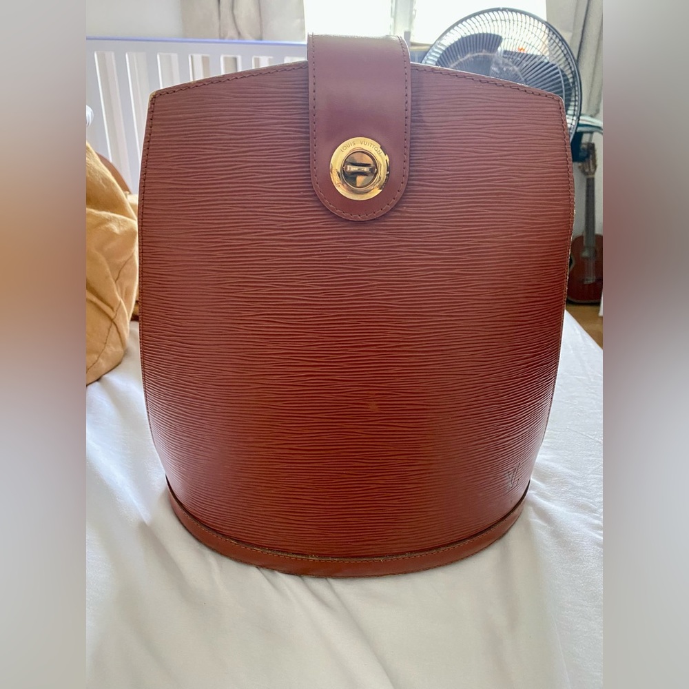 LV Epi Cluny shoulder bag